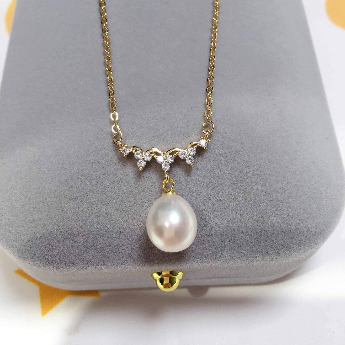 Natural Freshwater Pearl Pendant Wave Clavicle Chain