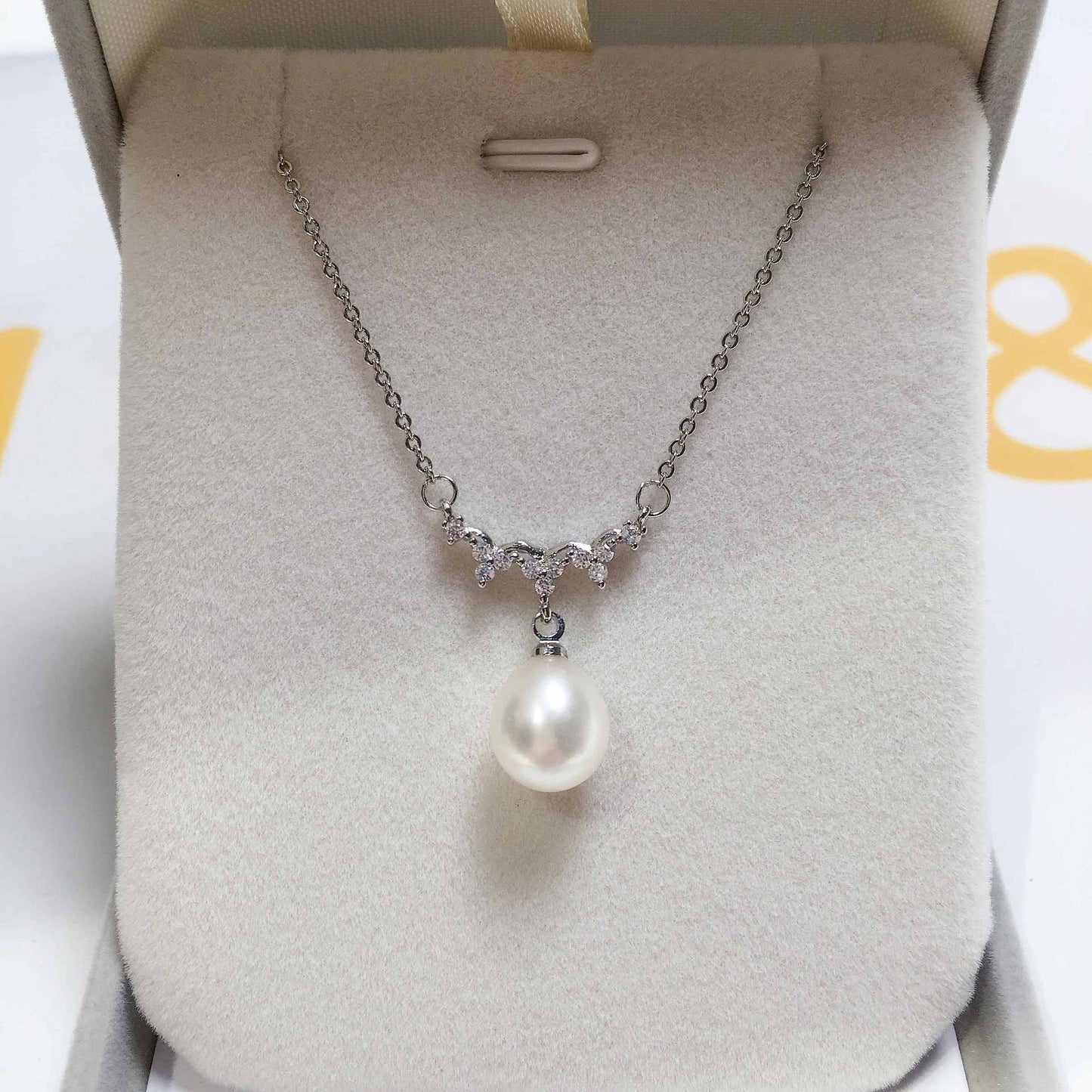 Natural Freshwater Pearl Pendant Wave Clavicle Chain