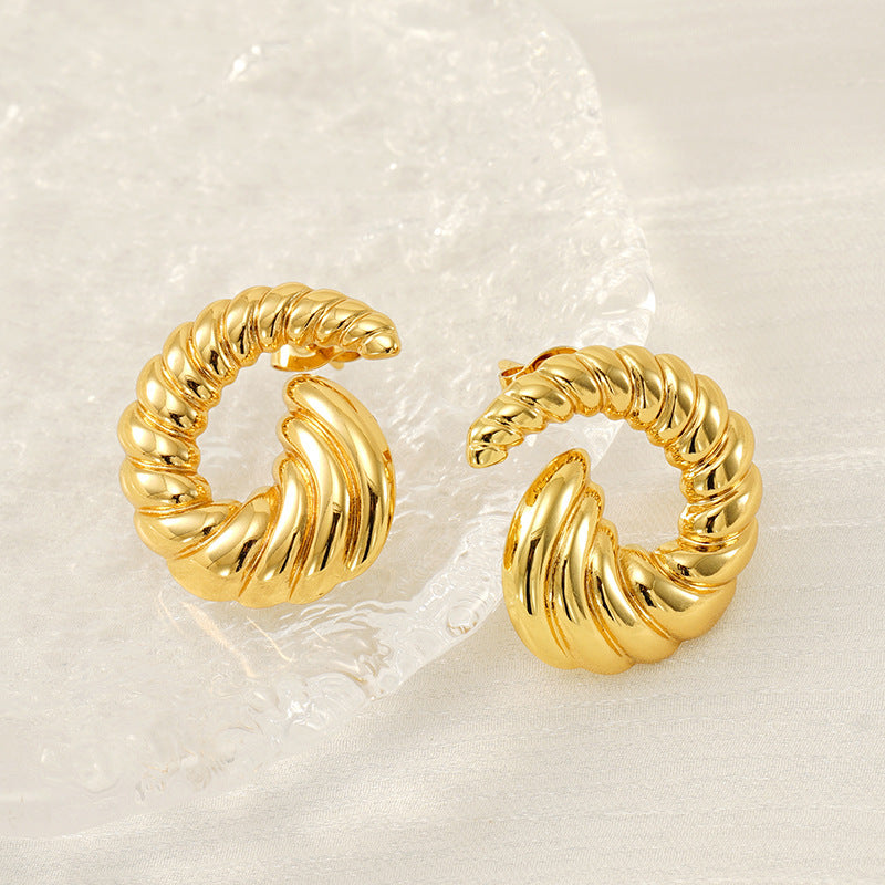 Simple Trendy Design Sense 18K Gold Non-fading Stud Earrings